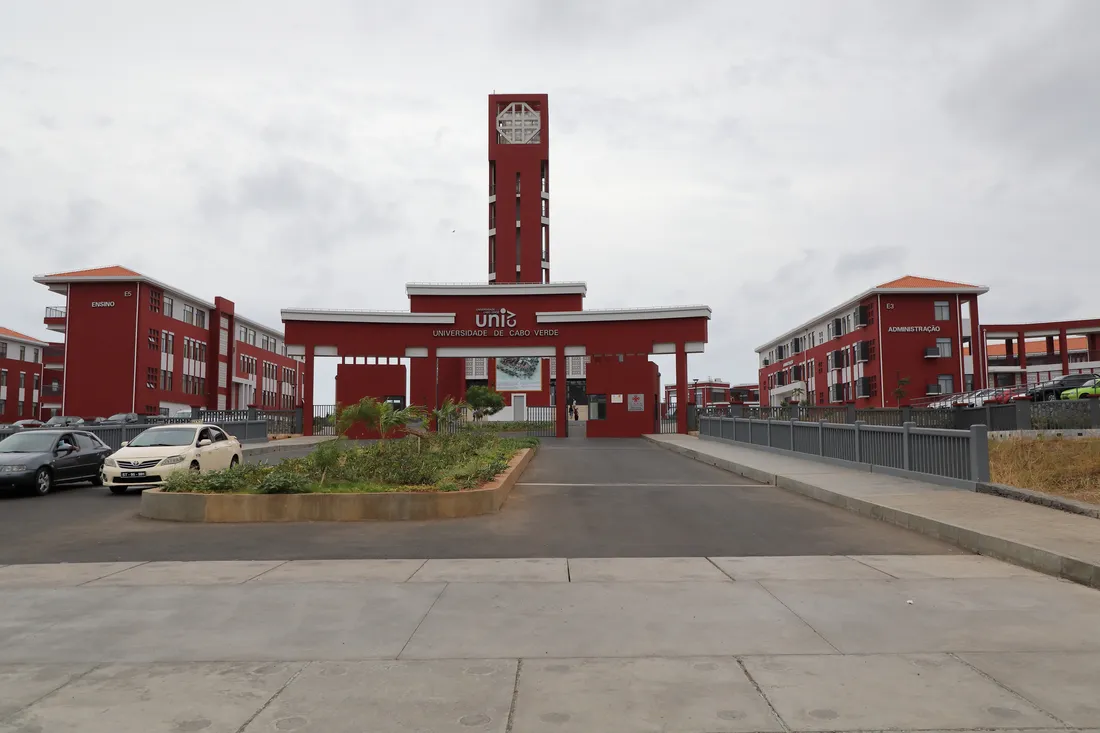 Edifício do campus da Universidade de Cabo Verde, na Praia